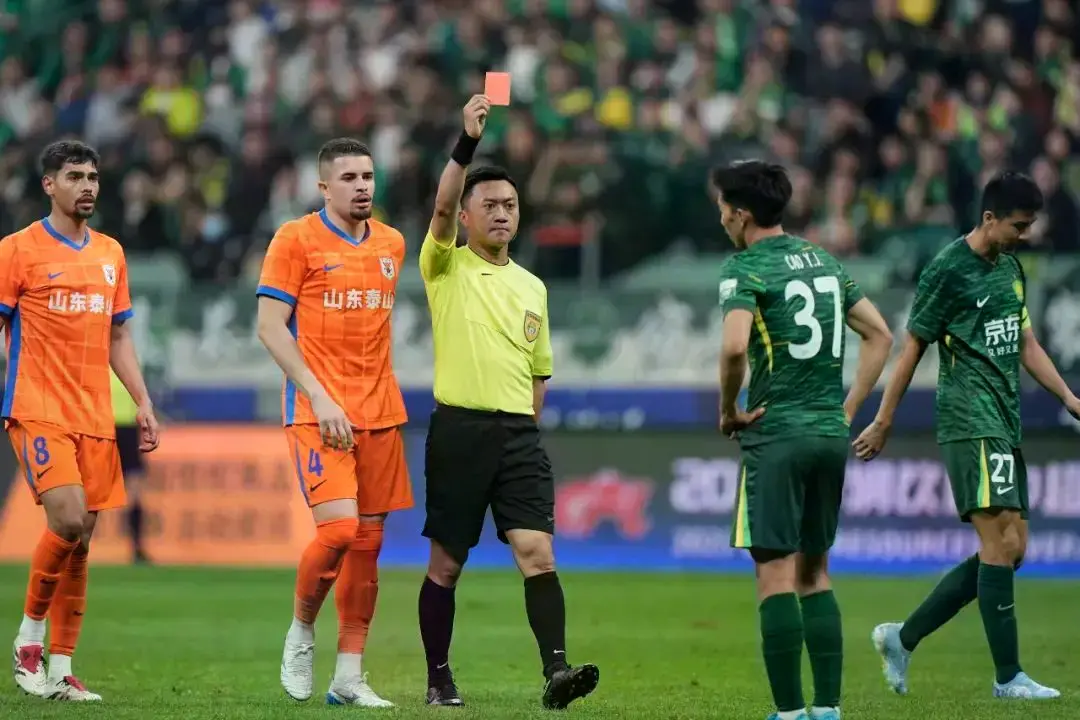 亚博体育独家专栏:中超红牌狂飙!泰山7张领跑,青岛海牛紧随其后,难道与他有关 亚博体育独家专栏:中超红牌狂飙!泰山7张领跑,青岛海牛紧随其后,难道与他有关